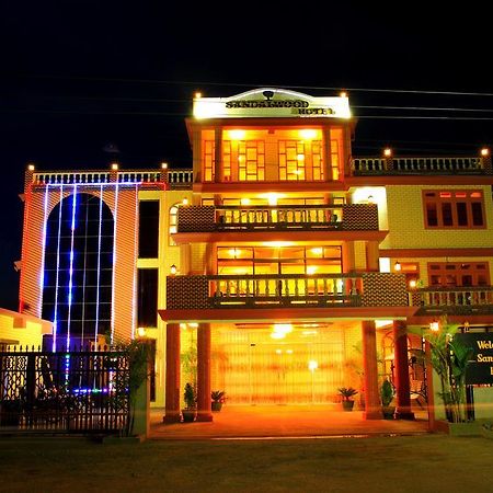 Sandalwood Hotel Nyaung Shwe Dış mekan fotoğraf
