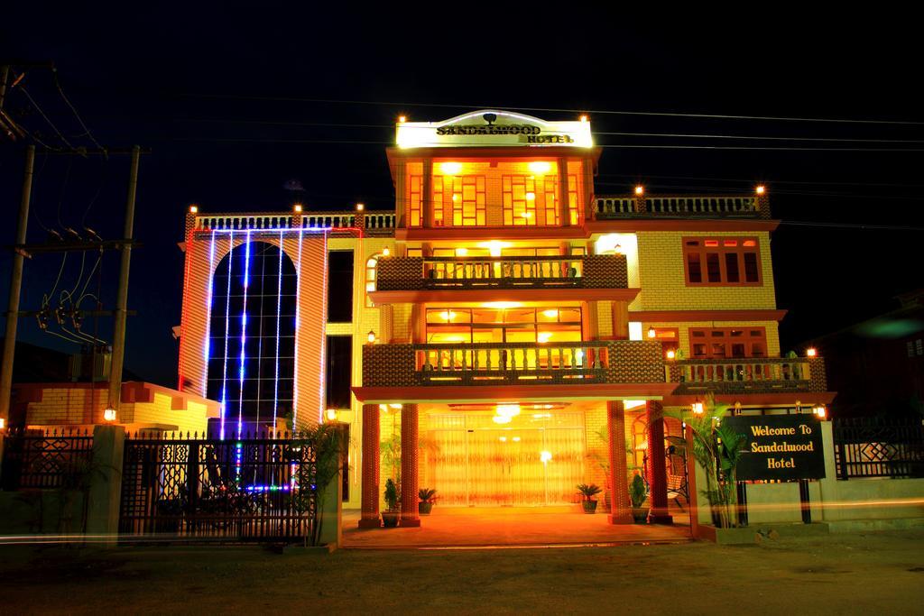 Sandalwood Hotel Nyaung Shwe Dış mekan fotoğraf